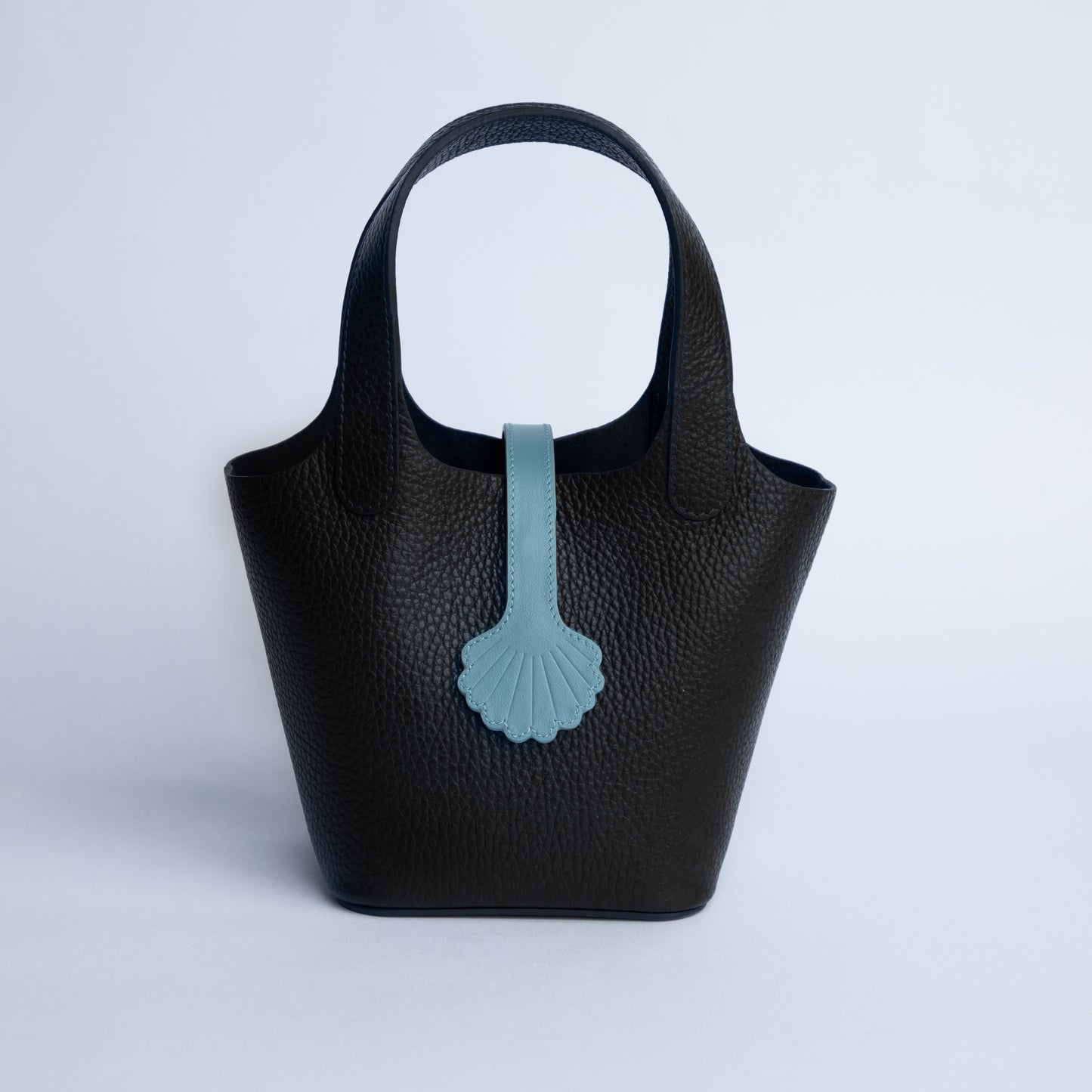 Shell Loop on Blue