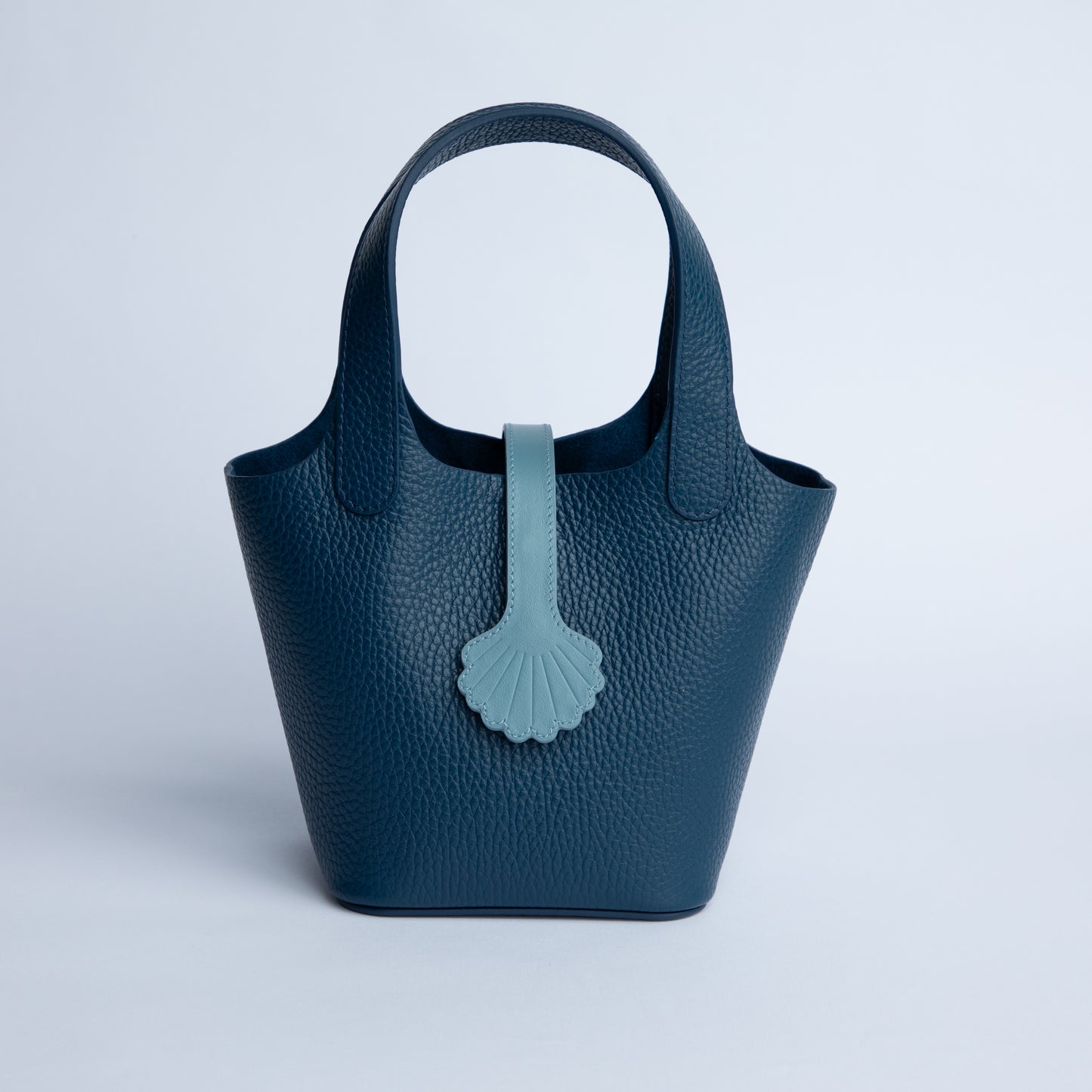 Shell Loop on Blue