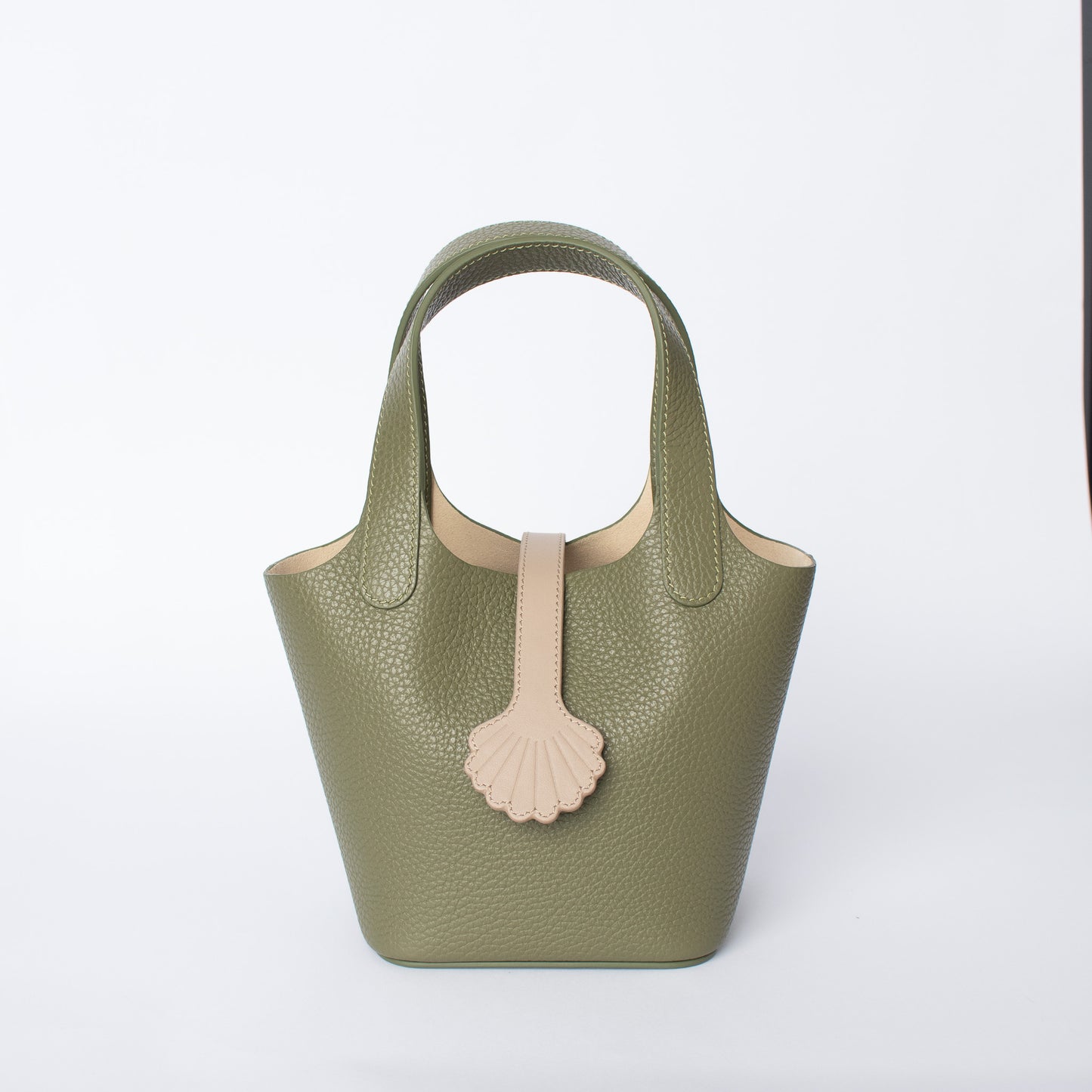 Shell Loop in Beige