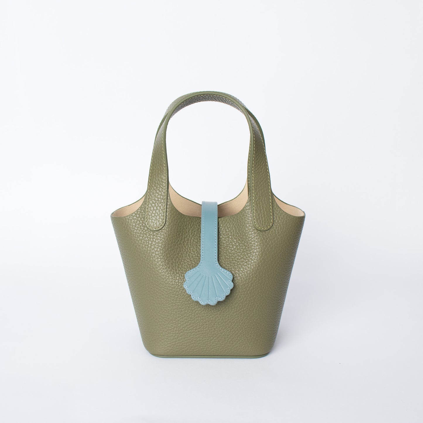 Shell Loop on Blue