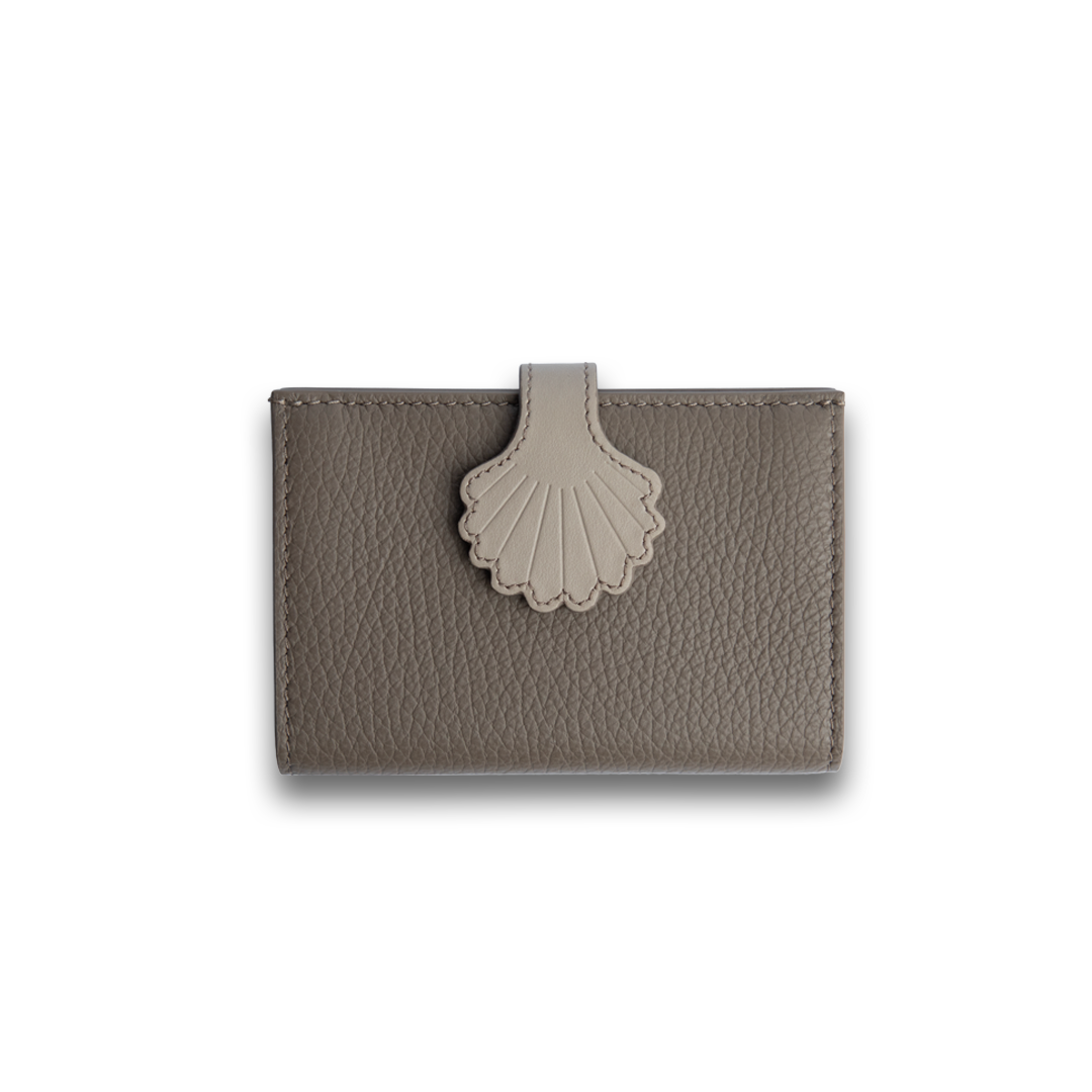 MUHET | Shell Wallet in Biege